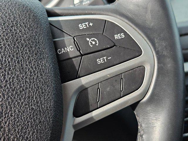 Photo of 2017 Light Brownstone Pearlcoat Jeep Cherokee