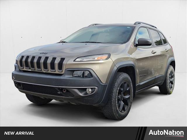 Photo of 2017 Light Brownstone Pearlcoat Jeep Cherokee