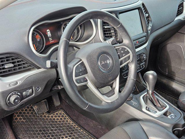 Photo of 2017 Light Brownstone Pearlcoat Jeep Cherokee