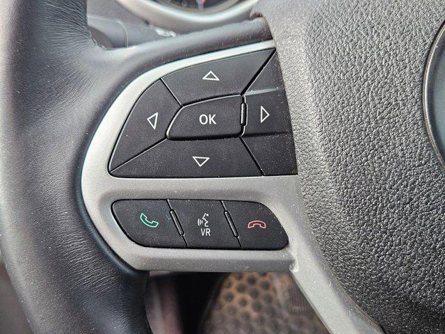 Photo of 2017 Light Brownstone Pearlcoat Jeep Cherokee