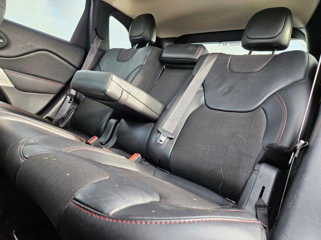 Photo of 2017 Light Brownstone Pearlcoat Jeep Cherokee