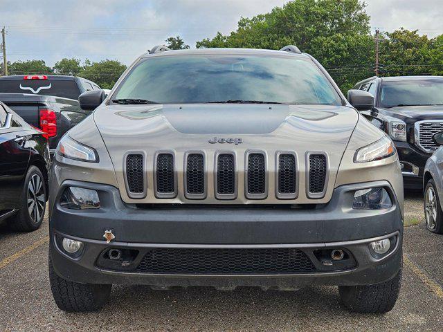Photo of 2017 Light Brownstone Pearlcoat Jeep Cherokee