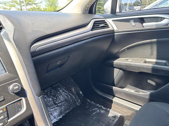 Photo of 2019 White Ford Fusion Hybrid