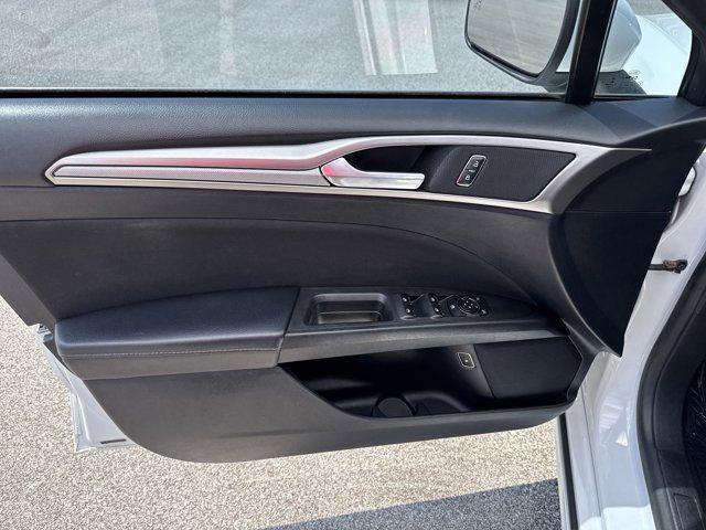 Photo of 2019 White Ford Fusion Hybrid