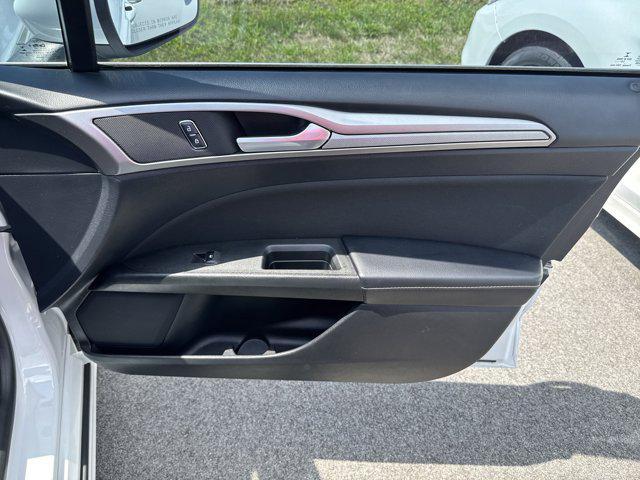 Photo of 2019 White Ford Fusion Hybrid