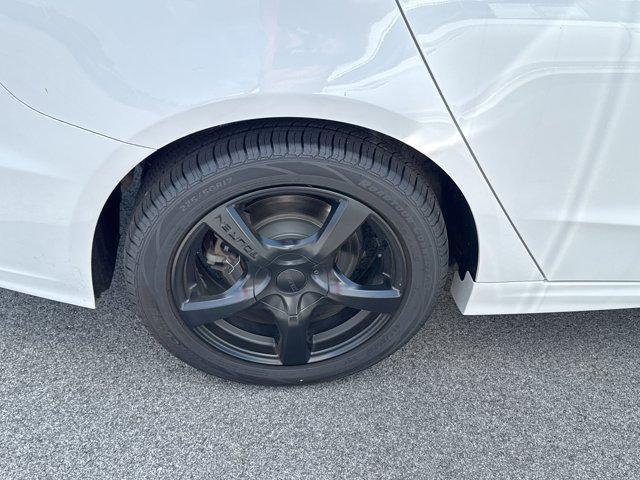 Photo of 2019 White Ford Fusion Hybrid