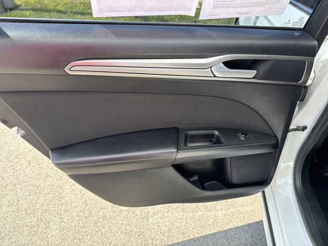 Photo of 2019 White Ford Fusion Hybrid