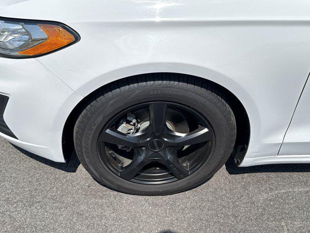 Photo of 2019 White Ford Fusion Hybrid