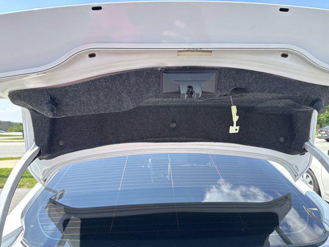 Photo of 2019 White Ford Fusion Hybrid