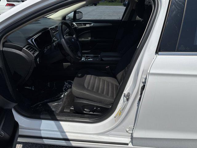 Photo of 2019 White Ford Fusion Hybrid