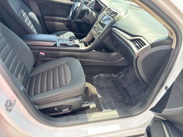 Photo of 2019 White Ford Fusion Hybrid