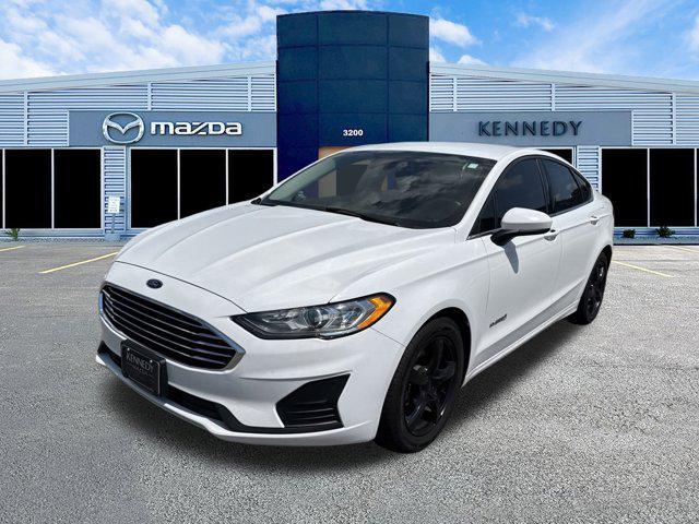 Photo of 2019 White Ford Fusion Hybrid