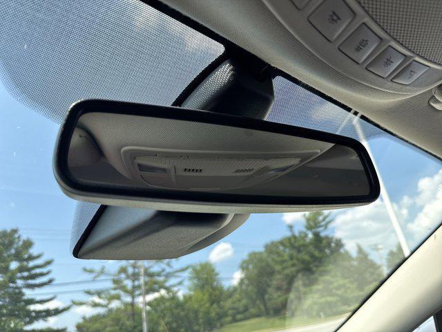 Photo of 2019 White Ford Fusion Hybrid