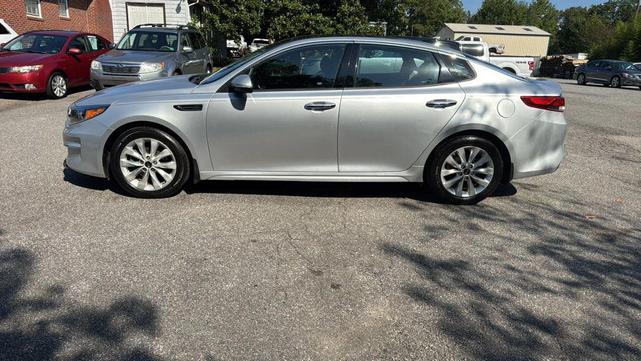 Photo of 2018 Sparkling Silver Kia Optima