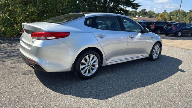 Photo of 2018 Sparkling Silver Kia Optima