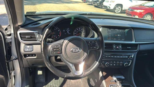 Photo of 2018 Sparkling Silver Kia Optima