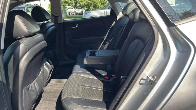 Photo of 2018 Sparkling Silver Kia Optima