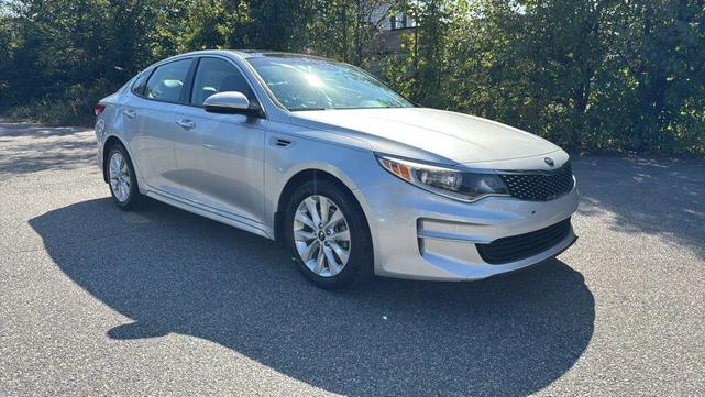 Photo of 2018 Sparkling Silver Kia Optima