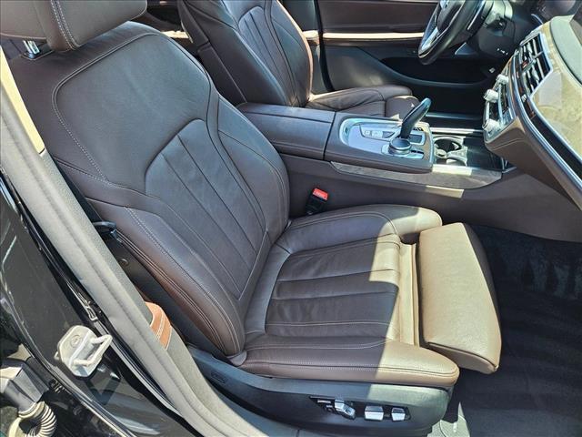 Photo of 2020 Jet Black BMW 740
