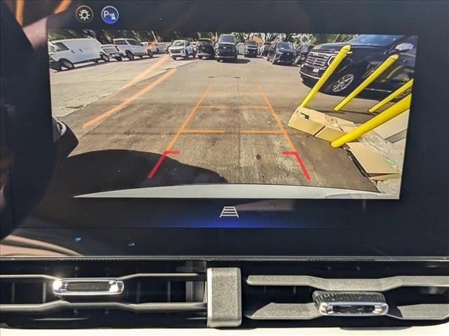 Photo of 2026 Summit White Chevrolet Equinox