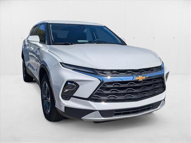 Photo of 2025 Summit White Chevrolet Blazer