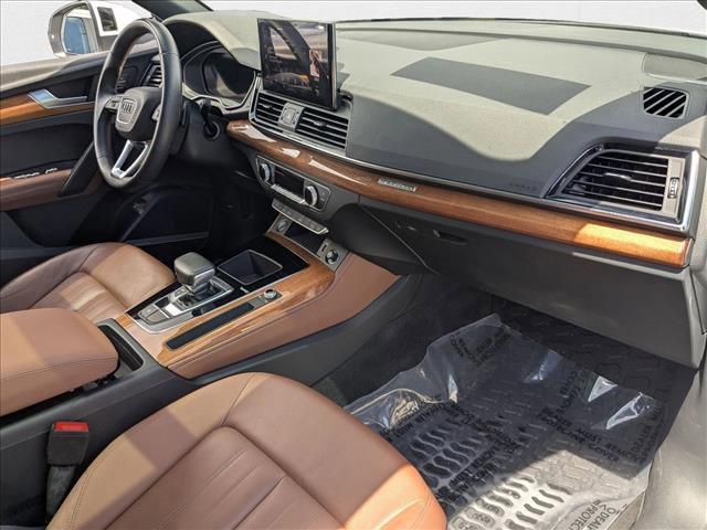 Photo of 2021 Glacier White Metallic Audi Q5