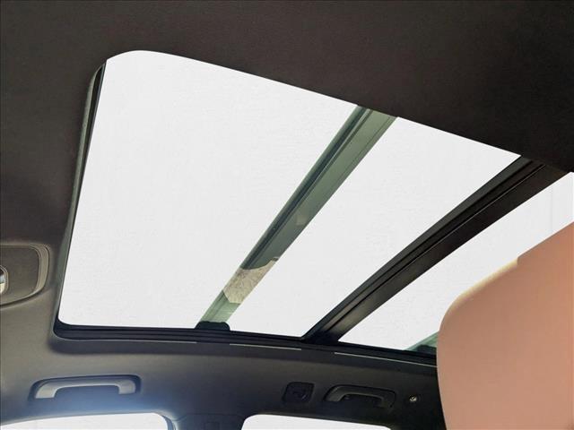 Photo of 2021 Glacier White Metallic Audi Q5