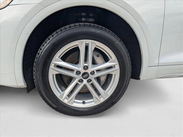 Photo of 2021 Glacier White Metallic Audi Q5