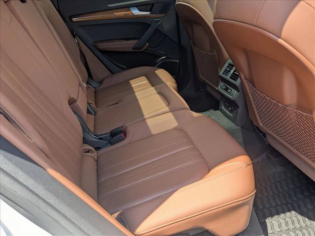 Photo of 2021 Glacier White Metallic Audi Q5