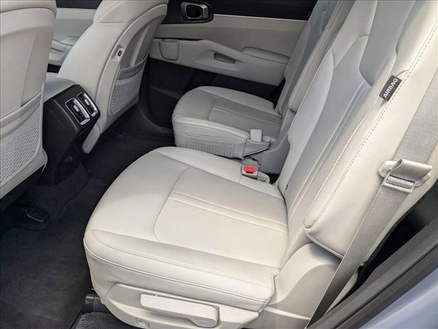 Photo of 2024 Everlasting Silver Kia Sorento
