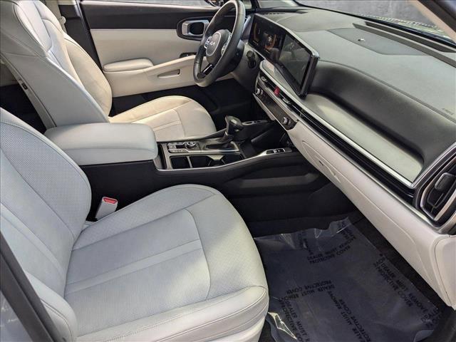 Photo of 2024 Everlasting Silver Kia Sorento