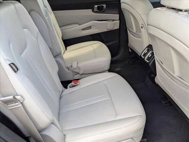 Photo of 2024 Everlasting Silver Kia Sorento