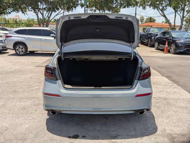 Photo of 2024 Sonic Gray Pearl Honda Civic Si
