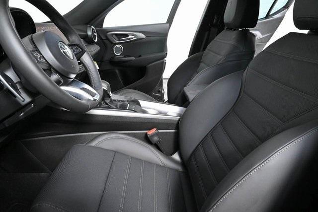 Photo of 2024 Metallic Alfa Romeo Tonale