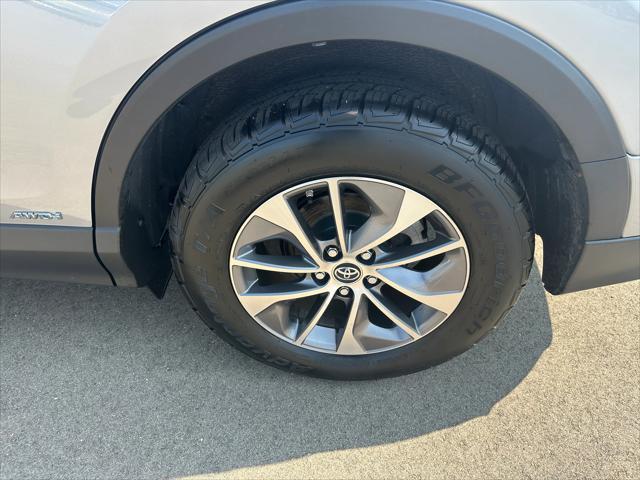 Photo of 2018 Silver Sky Metallic Toyota RAV4 Hybrid