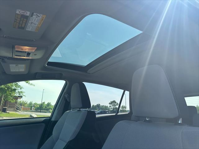 Photo of 2018 Silver Sky Metallic Toyota RAV4 Hybrid