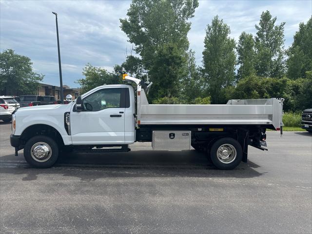 Photo of 2025 Oxford White Ford F-350