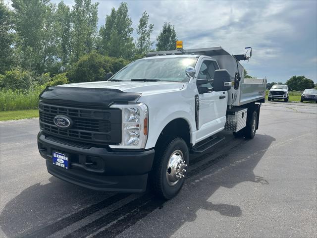 Photo of 2025 Oxford White Ford F-350