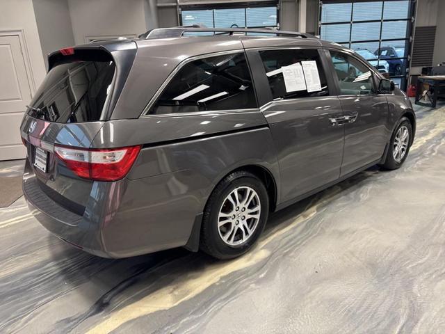 Photo of 2011 Polished Metal Metallic Honda Odyssey