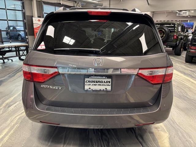 Photo of 2011 Polished Metal Metallic Honda Odyssey
