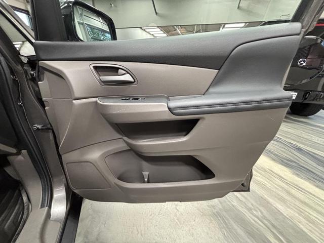 Photo of 2011 Polished Metal Metallic Honda Odyssey