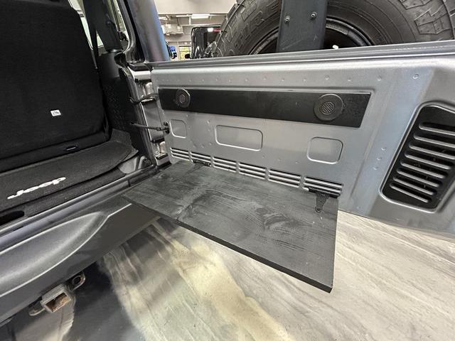 Photo of 2017 Billet Silver Metallic Clearcoat Jeep Wrangler
