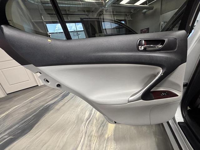 Photo of 2007 Silver Lexus IS 250