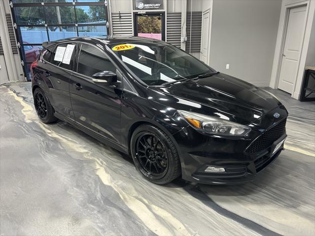 Photo of 2017 Shadow Black Ford Focus ST