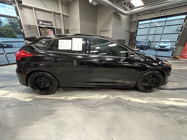 Photo of 2017 Shadow Black Ford Focus ST