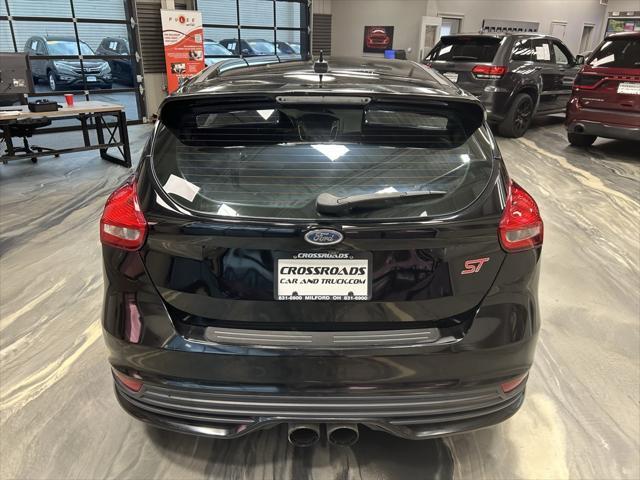 Photo of 2017 Shadow Black Ford Focus ST