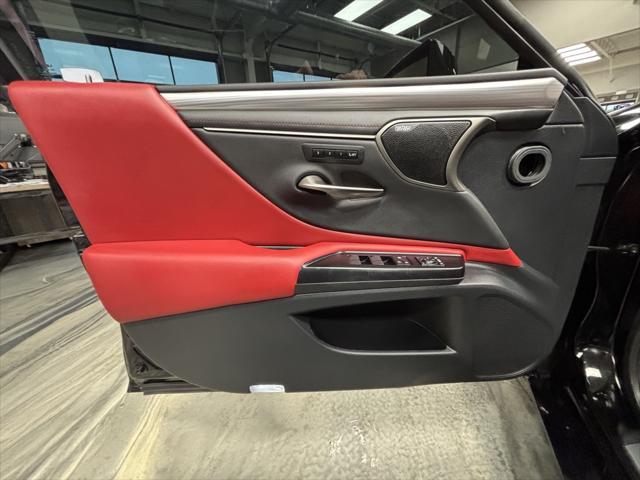 Photo of 2020 Black Lexus ES 350