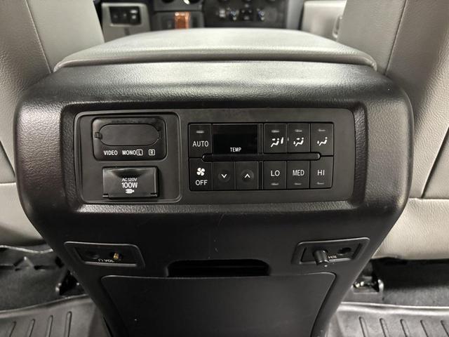 Photo of 2019 Blizzard Pearl Toyota Sequoia