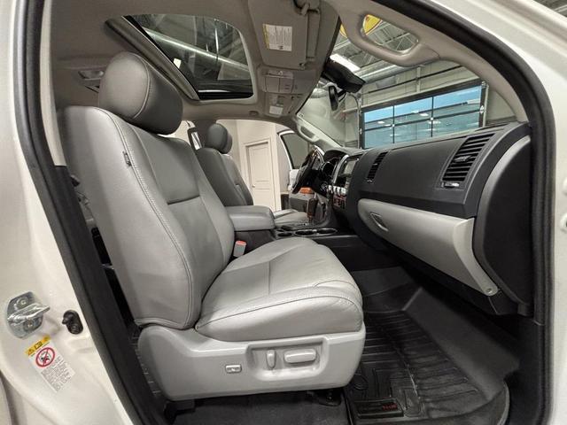Photo of 2019 Blizzard Pearl Toyota Sequoia