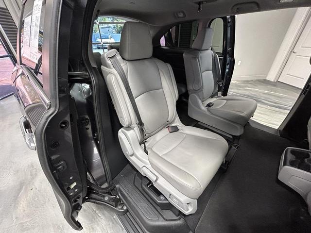Photo of 2019 Gray Honda Odyssey